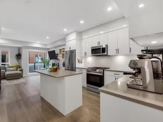 Townhouse for sale in Squamish, Squamish, 202 37842 Third Aven.
