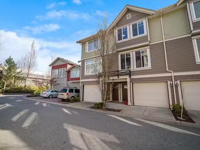 Townhouse for sale in Surrey, North Surrey, 40 15399 Guildford.