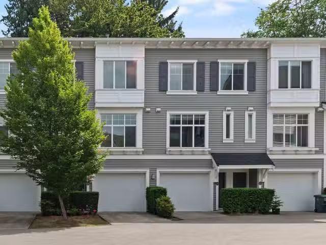 Townhouse for sale in Surrey, North Surrey, 99 15340 Guildford.
