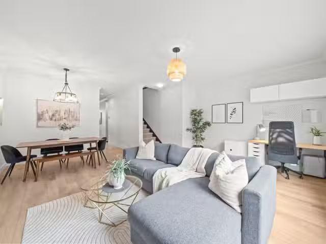 Townhouse for sale in Surrey, North Surrey, 12 15399 Guildford.