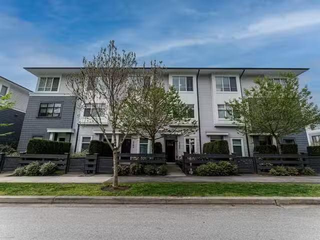 Townhouse for sale in Surrey, Cloverdale, 2103 18530 Laurensen.