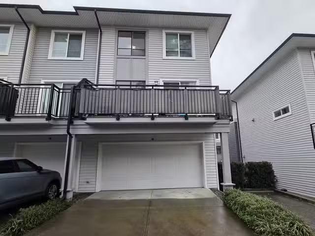 Townhouse for sale in Surrey, Cloverdale, 708 18505 Laurensen.