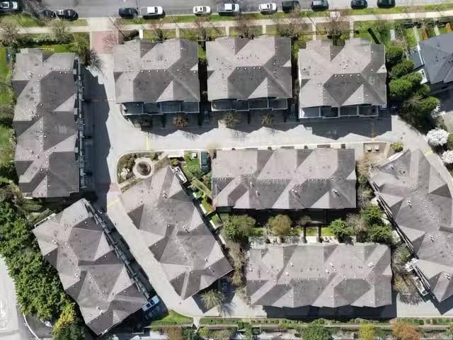 Townhouse for sale in Surrey, Surrey, 15 16588 Fraser Highway.