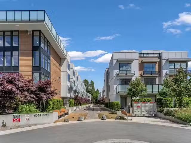 Townhouse for sale in Surrey, Surrey, 310 6338 King George Bou.