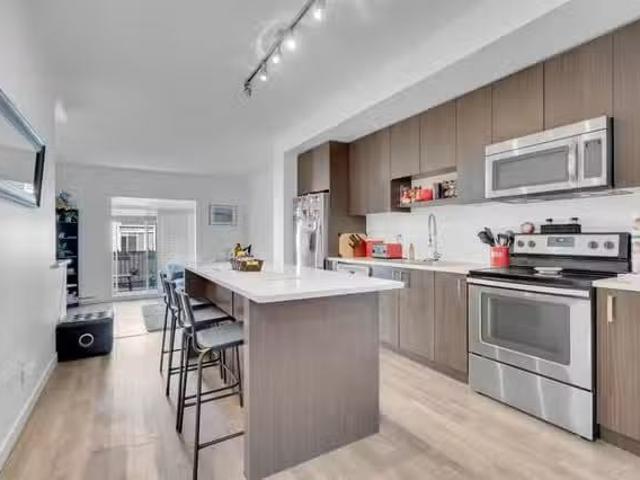 Townhouse for sale in Surrey, Surrey, a Avenue, 263113659
