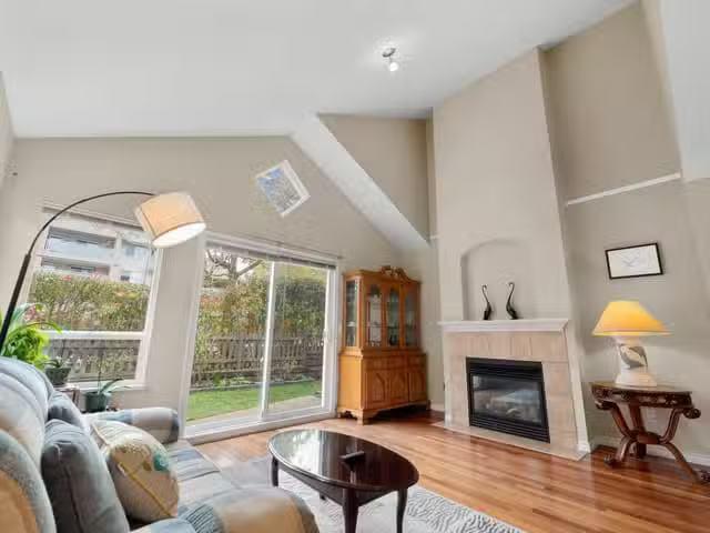 Townhouse for sale in Surrey, South Surrey White Rock, a Avenu.
