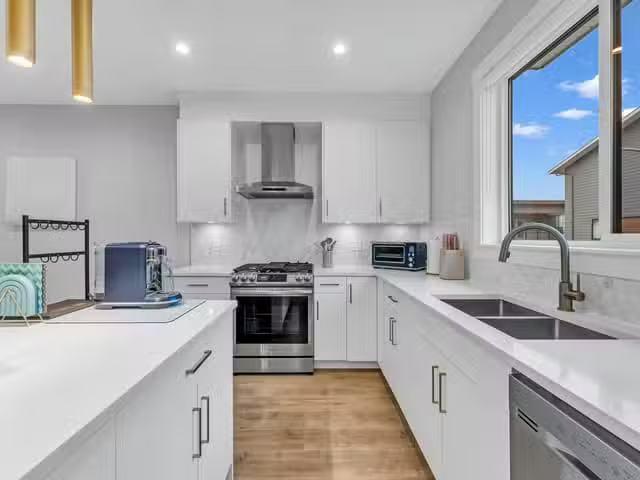 Townhouse for sale in Surrey, South Surrey White Rock, Street.