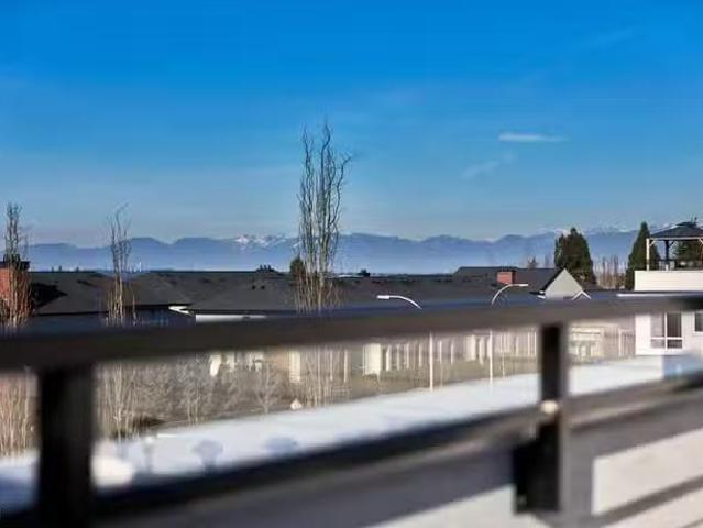 Townhouse for sale in Surrey, South Surrey White Rock, Street.