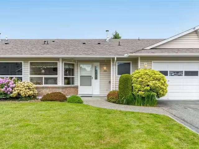 Townhouse for sale in Parksville, 103 240 Stanford E Ave, 1027.
