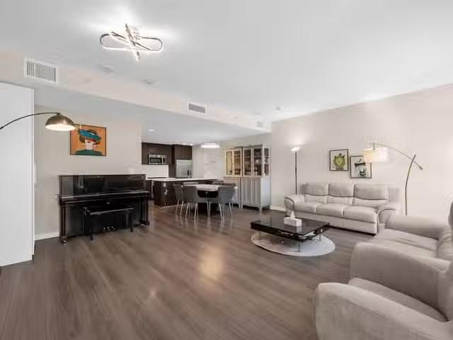 Townhouse for sale in Richmond, Richmond, TH16 8677 Capstan Wa.