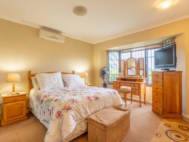 Townhouse For Sale in Waterfall, Hillcrest