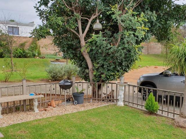 Townhouse For Sale in West Bank