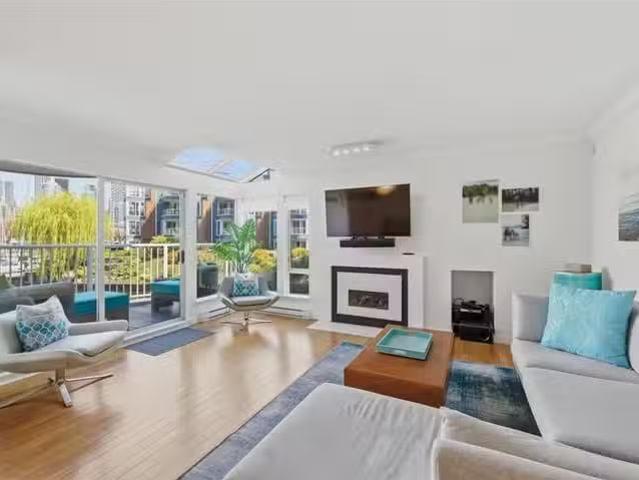 Townhouse for sale in Vancouver, Vancouver West, 1523 Mariner.