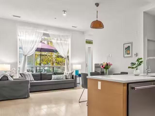 Townhouse for sale in Vancouver, Vancouver West, 117 3581 Ross.
