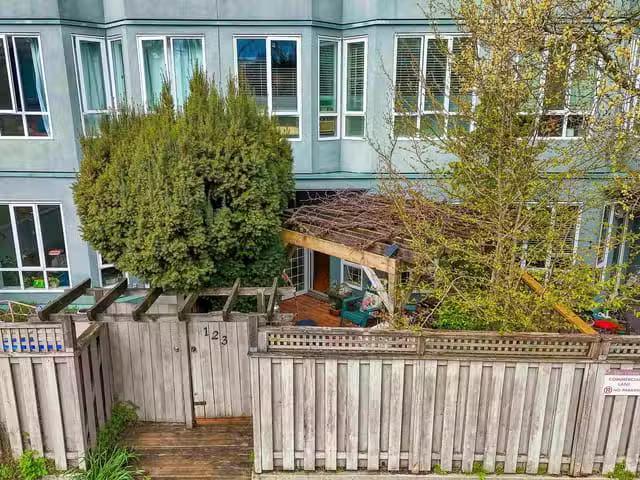 Townhouse for sale in Vancouver, Vancouver West, 123 3440 W Br.