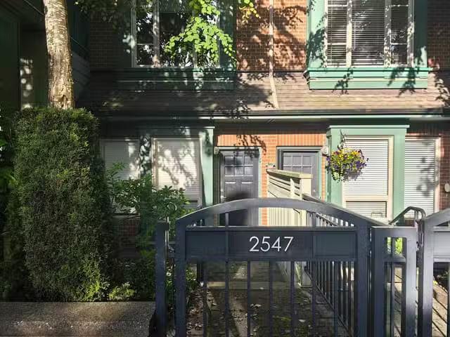 Townhouse for sale in Vancouver, Vancouver West, 2547 East Mal.