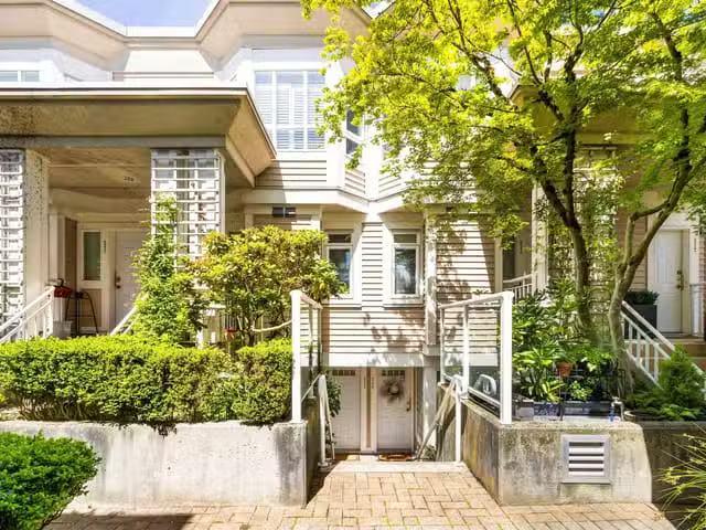 Townhouse for sale in Vancouver, Vancouver West, 235 2565 W Br.