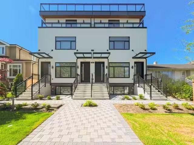 Townhouse for sale in Vancouver, Vancouver West, 4 2557 W King.