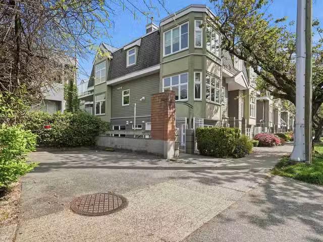 Townhouse for sale in Vancouver, Vancouver West, 737 W 7th Ave.