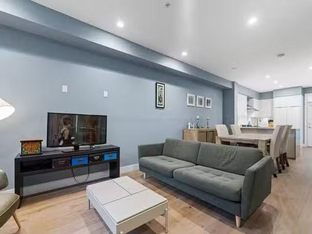 Townhouse for sale in Vancouver, Vancouver West, 8121 Shaughne.