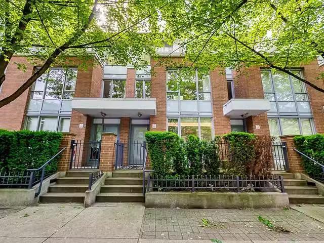 Townhouse for sale in Vancouver, Vancouver West, 938 Beatty St.