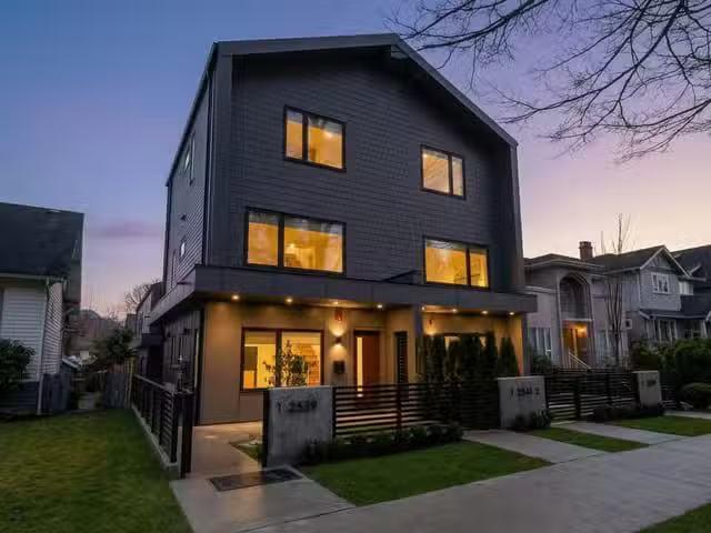 Townhouse for sale in Vancouver, Vancouver East, 1 2539 Grant.