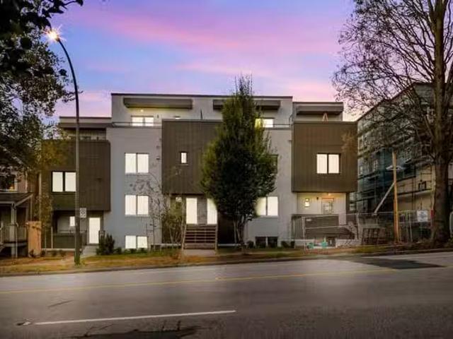 Townhouse for sale in Vancouver, Vancouver East, 2071 E 1st Av.