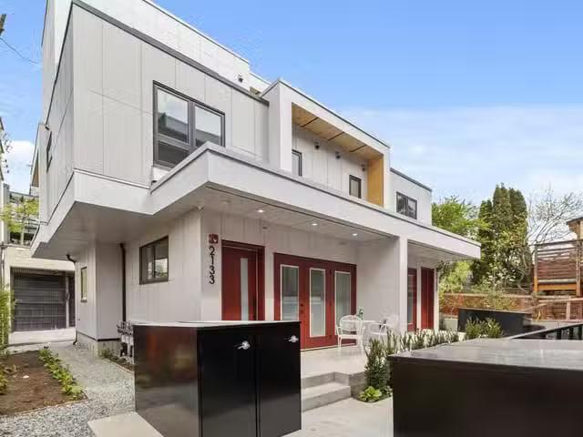 Townhouse for sale in Vancouver, Vancouver East, 2133 E Pender.