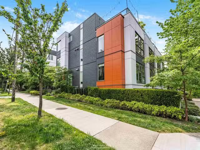 Townhouse for sale in Vancouver, Vancouver East, 627 Victoria.