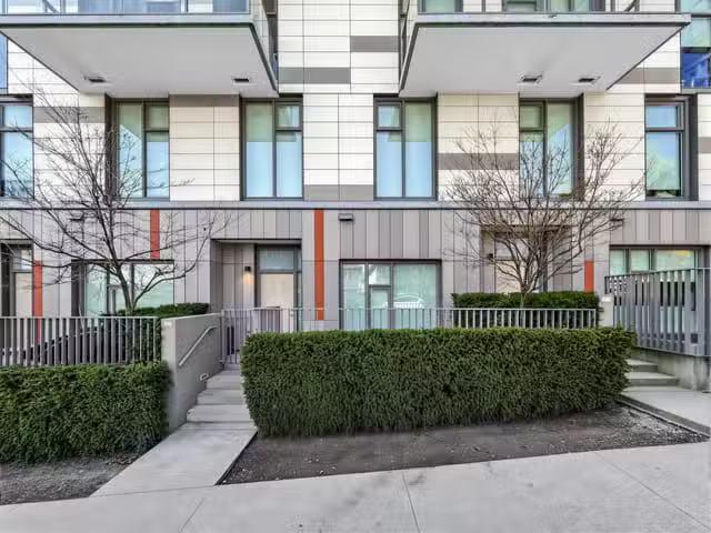 Townhouse for sale in Vancouver, Vancouver East, 8111 Chester.