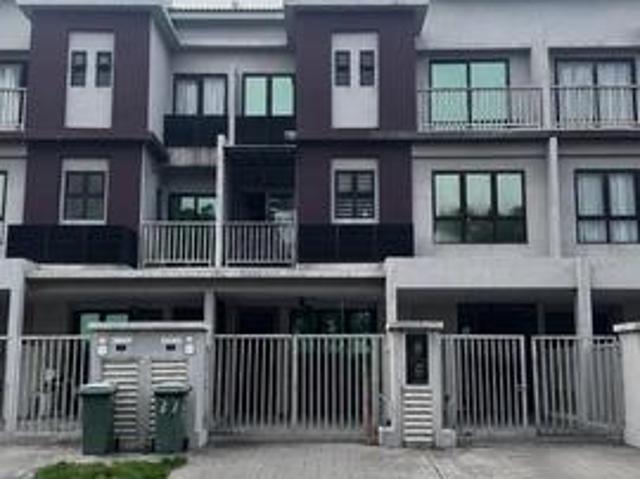 Townhouse for sale The Strata Bandar Puteri Bangi Fully Furnished