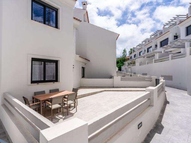Townhouse in El Paraiso