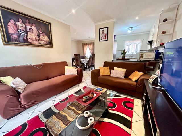 Townhouse in Mooikloof Ridge