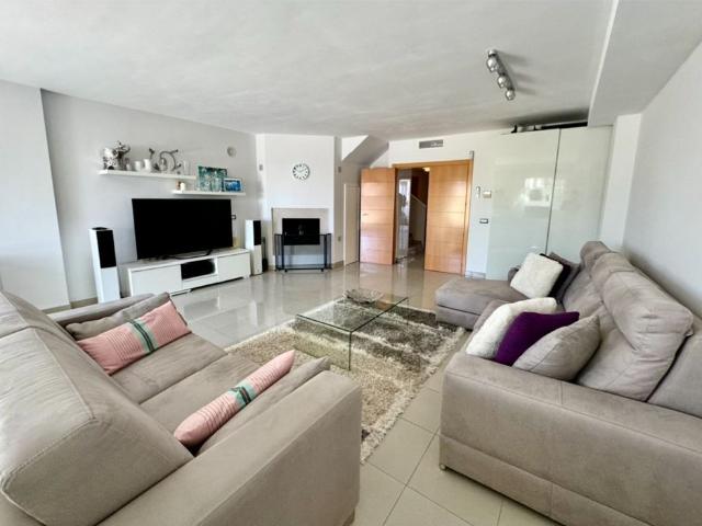 Townhouse in New Golden Mile