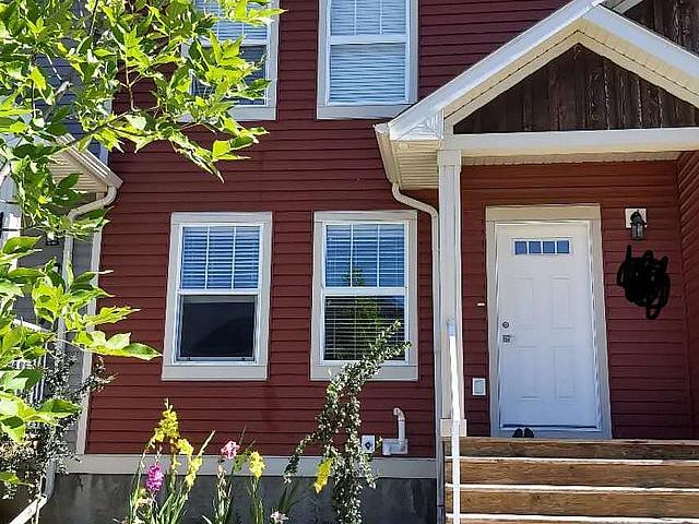 Townhouse In Sylvan Lake For Rent
