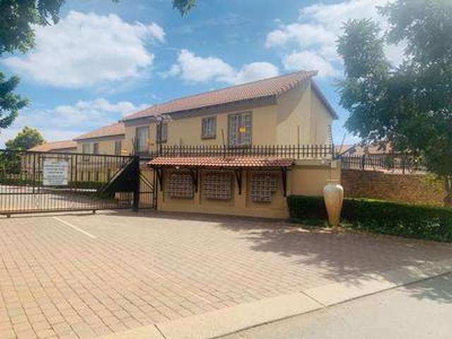 Townhouse in Willow Park Manor