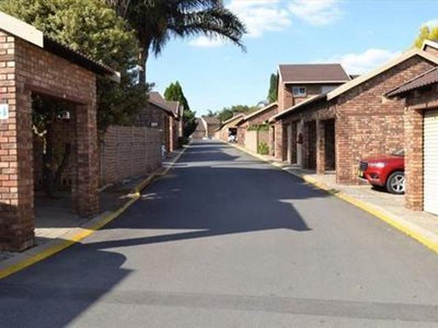 Townhouse in Van Riebeeck Park