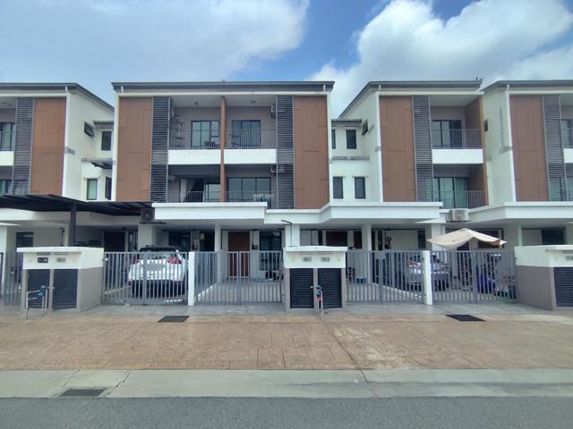 Townhouse Lower Unit Elegan Residence Taman Putra Perdana Puchong