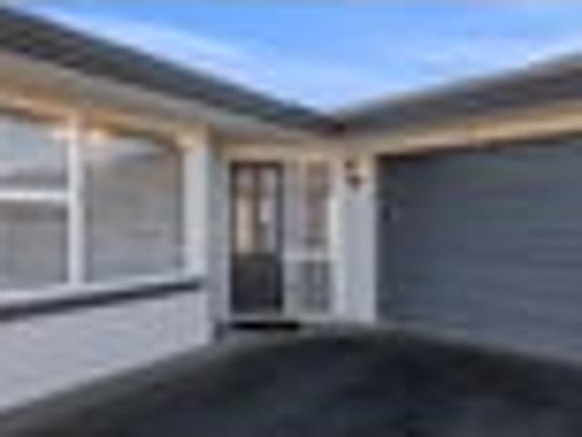 TOWNHOUSE + LOCATION!