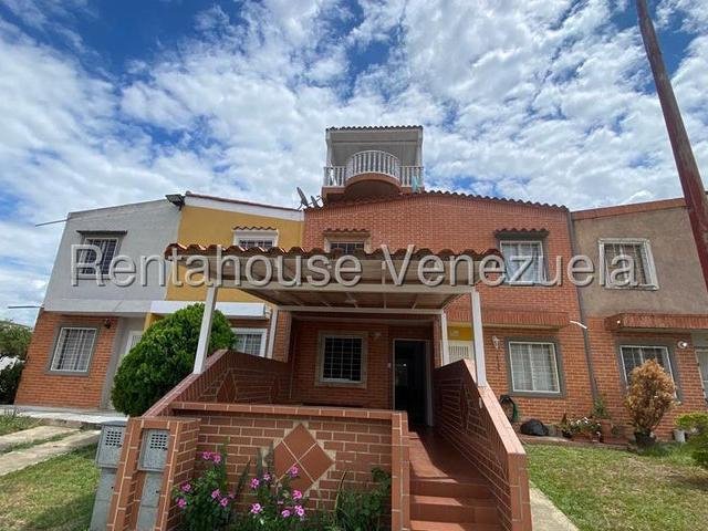 Townhouse Moderno 4 Niveles en Flor Amarillo | Autonomía de Agua | COD 26 16386 | Solo Clientes