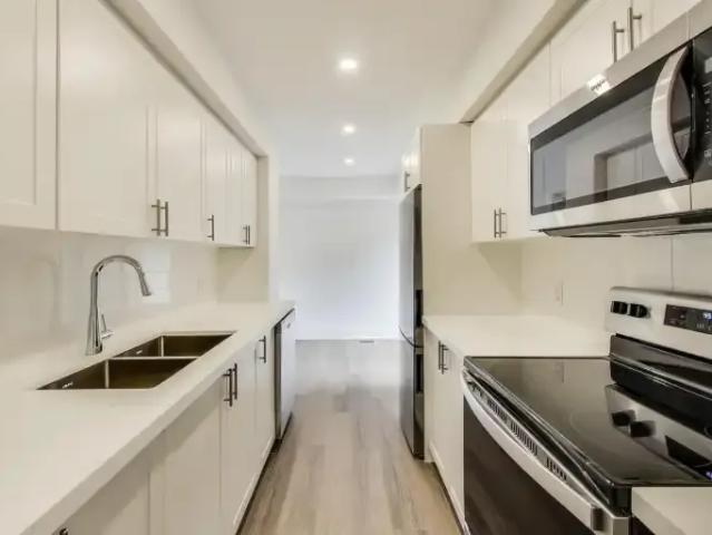 Townhouse North York ON 104841400