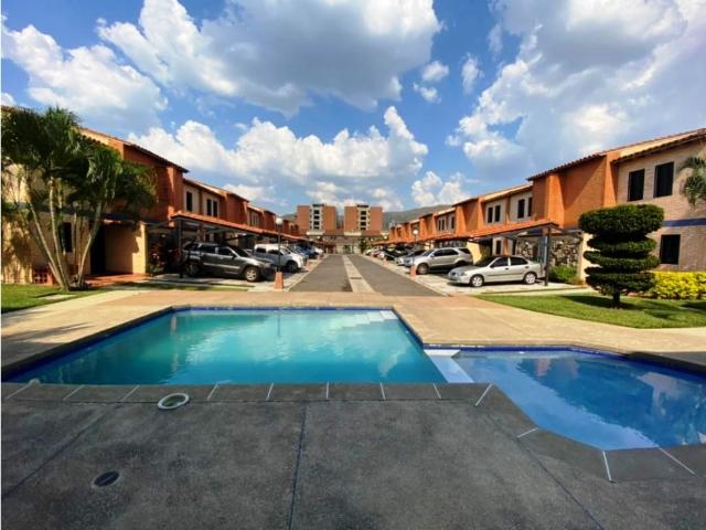 Townhouse, Naguanagua, Tazajal. Res. Los Azulejos NG8433685