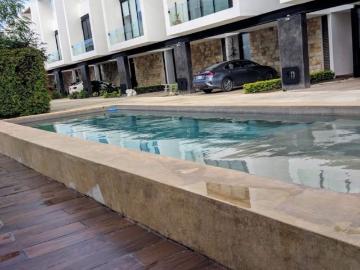 Townhouse sin muebles en privada
