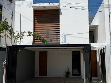 Townhouse sin amueblar en renta
