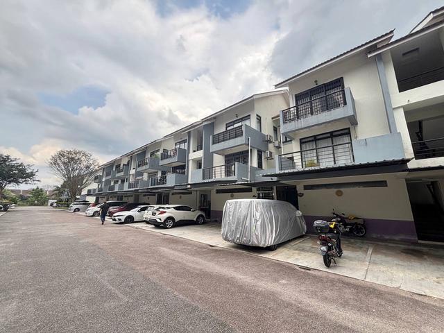 Townhouse Ria Apartment Perling Facing Pool Partial Furnished Reno