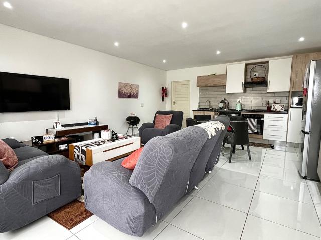 Townhouse to rent in Bendor