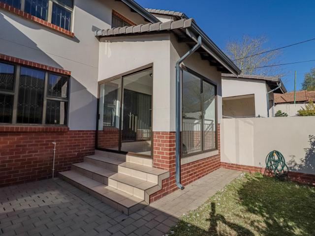 Townhouse to rent in Fourways, Sandton