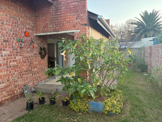 Townhouse to rent in Generaal de Wet