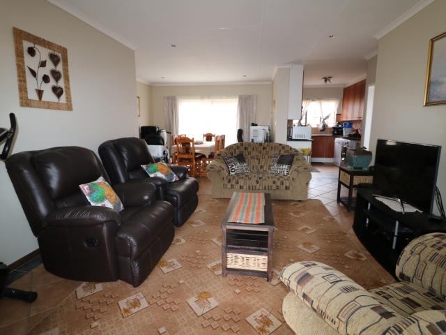 Townhouse To Rent in Mooikloof Ridge, Pretoria