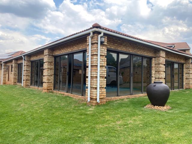 Townhouse to rent in Signal Hill, Newcastle